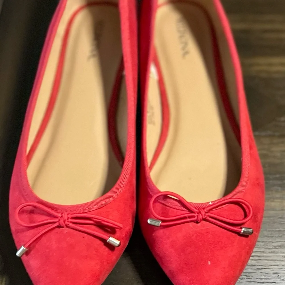 Red Flats - Picture 3 of 6